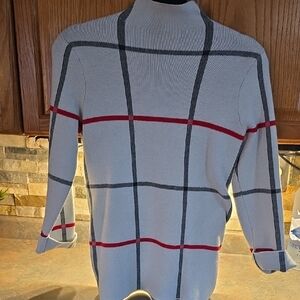 Tahari White and Gray Plaid Sweater